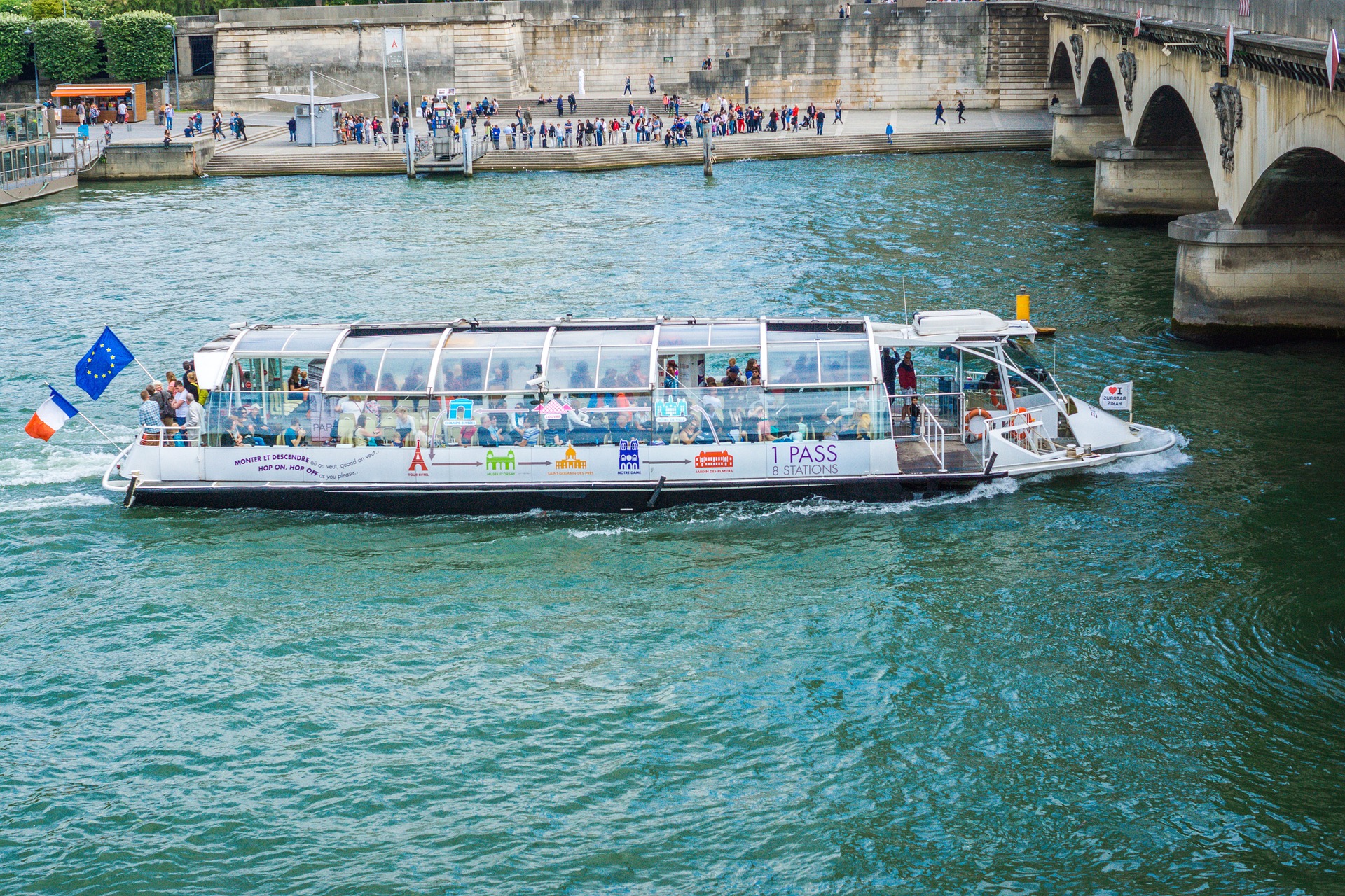 ล่องเรือดินเนอร์ในแม่น้ำแซน (Seine River)