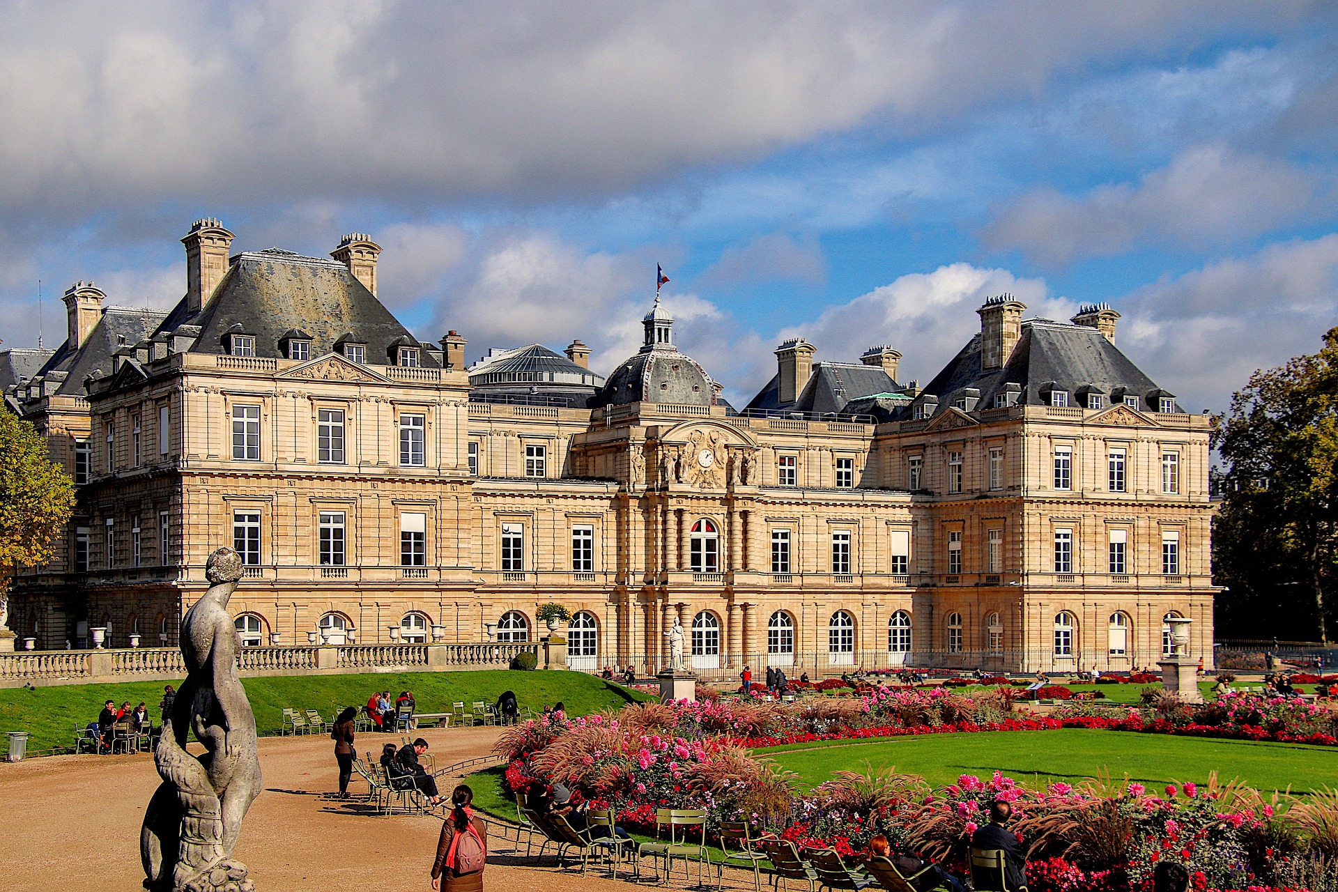 ปิกนิกสุดโรแมนติกที่สวนลักซ็องบูร์ (Luxembourg Gardens)