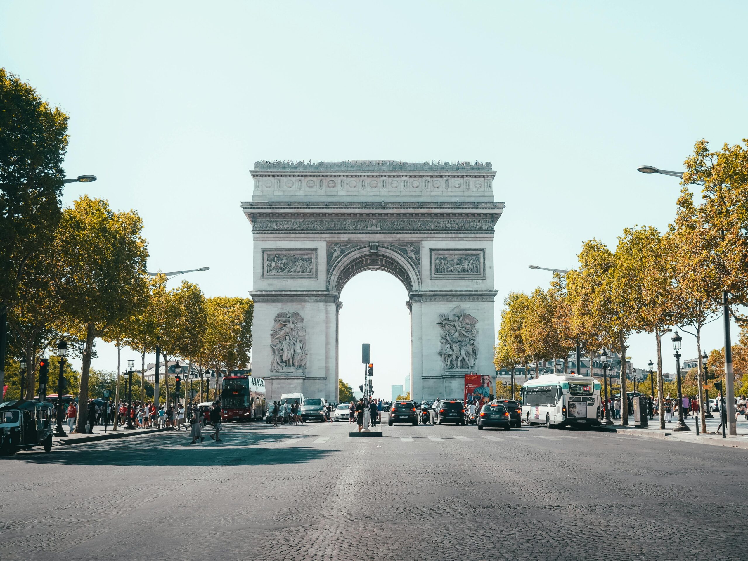 ประตูชัยอาร์คเดอทรงฟ์ (Arc de Triomphe)